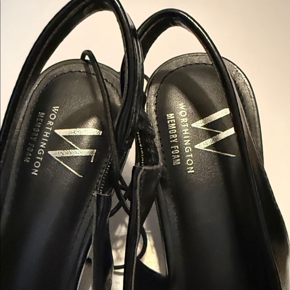 Worthington Black Pointed Toe Slingback Kitten Heels - Picture 2 of 11